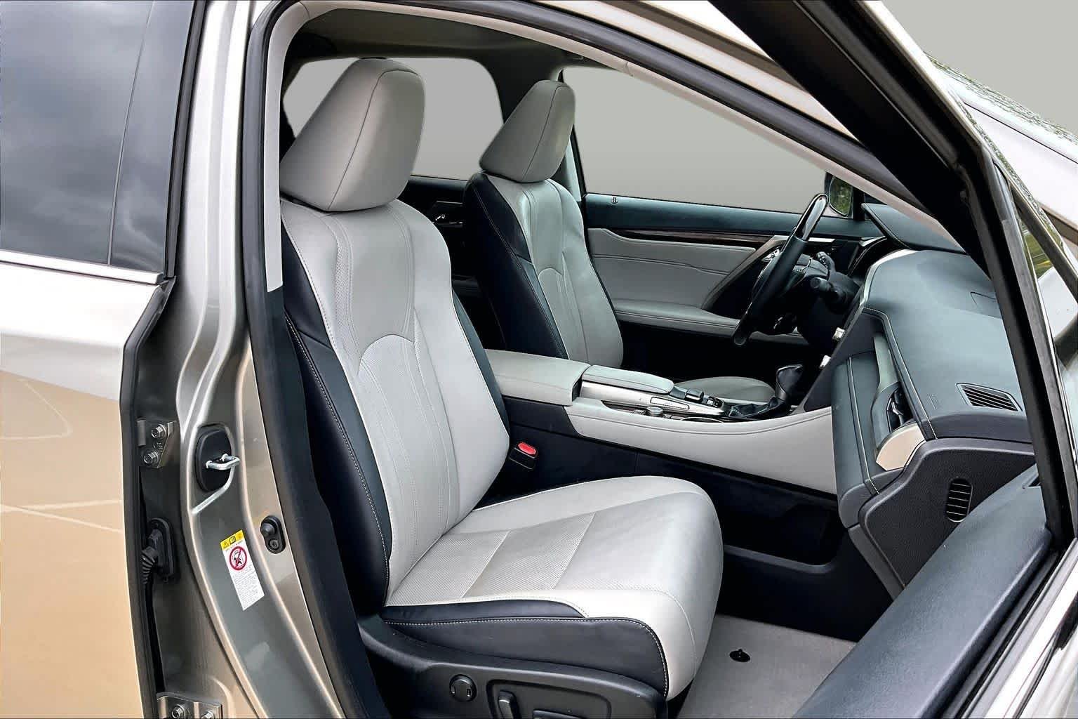 Used 2019 Atomic Silver Lexus  image 9