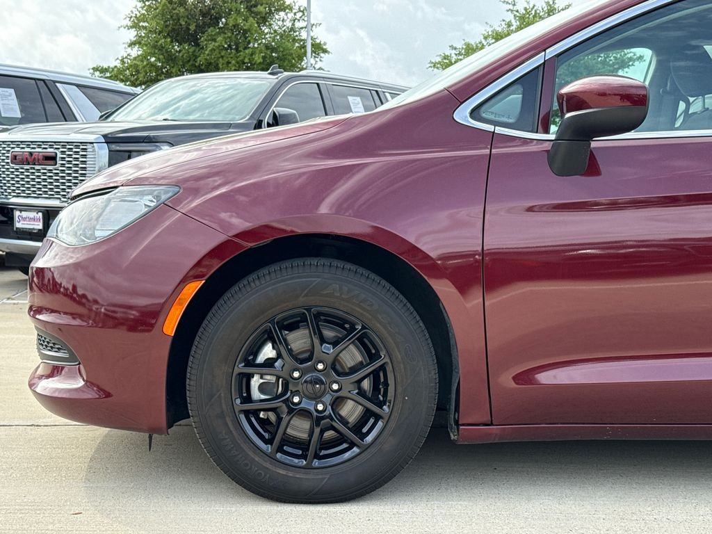 Used 2023 Red Chrysler LX image 5