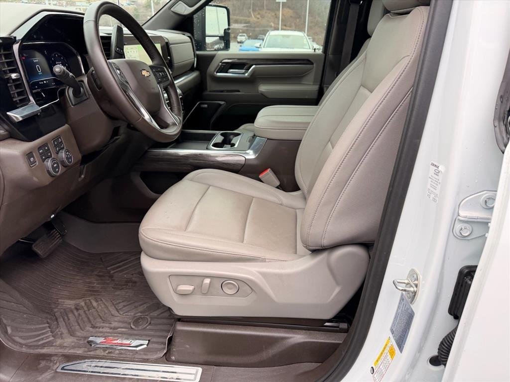 Used 2024 Summit White Chevrolet LTZ image 11