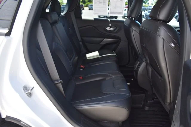 Used 2020 White Jeep Latitude image 16
