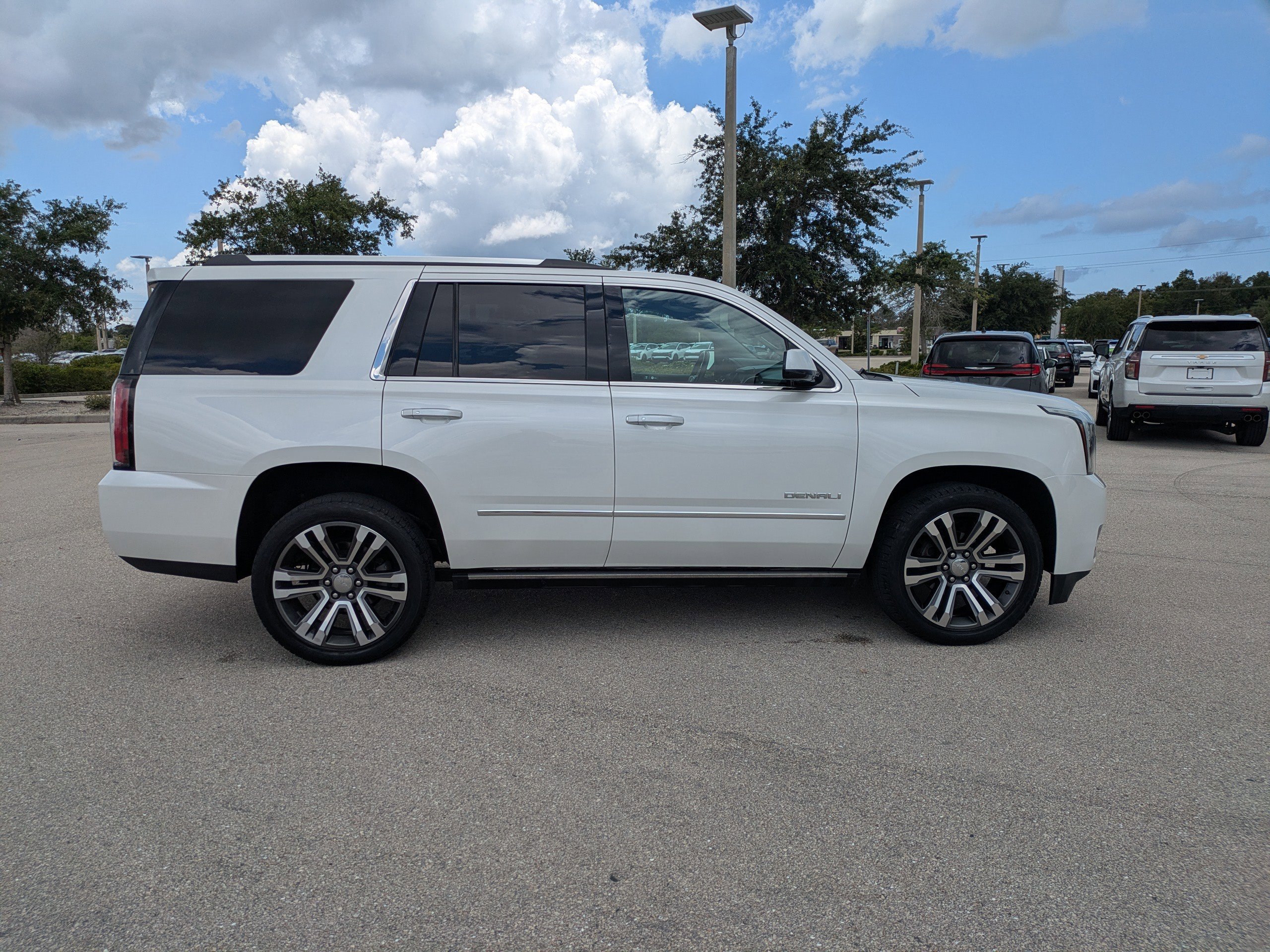Used 2018 White Frost Tricoat GMC Denali image 4