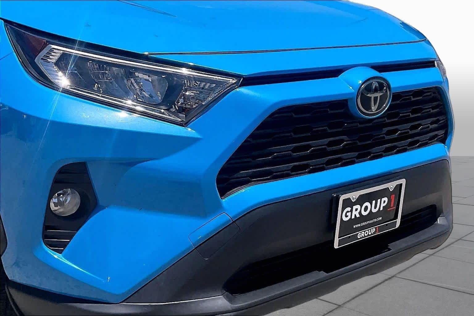 Used 2020 Blue Flame Toyota XLE image 30