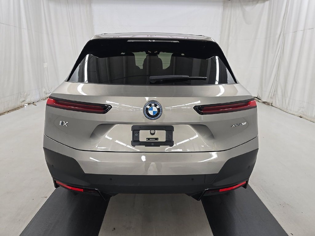 Used 2024 Gray Metallic BMW xDrive50 image 15