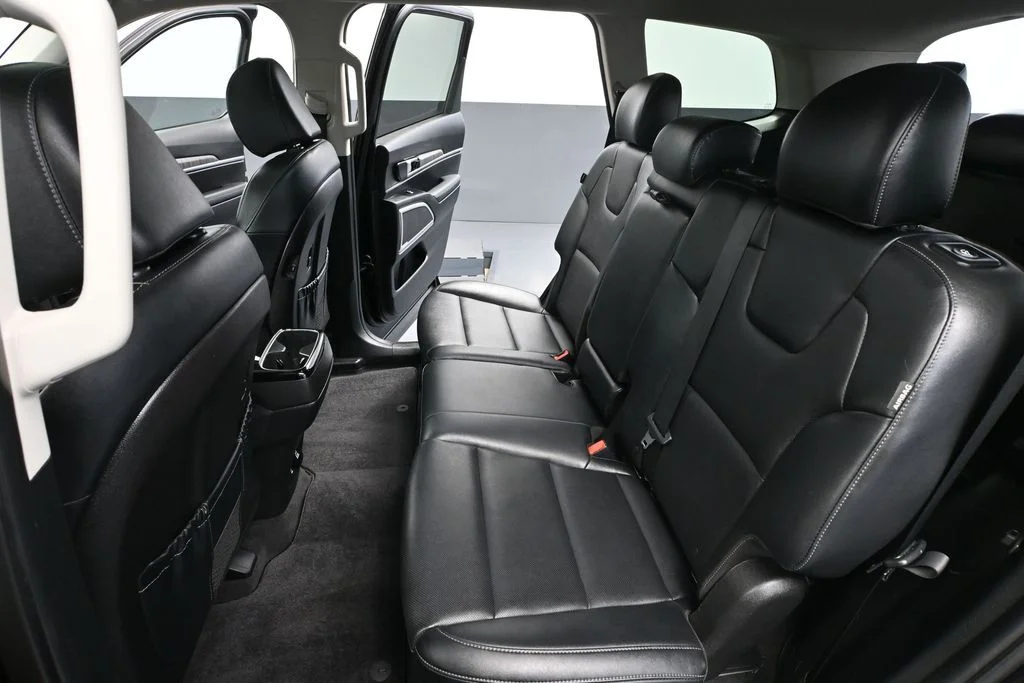 Used 2023 Black Kia EX X-Line image 38