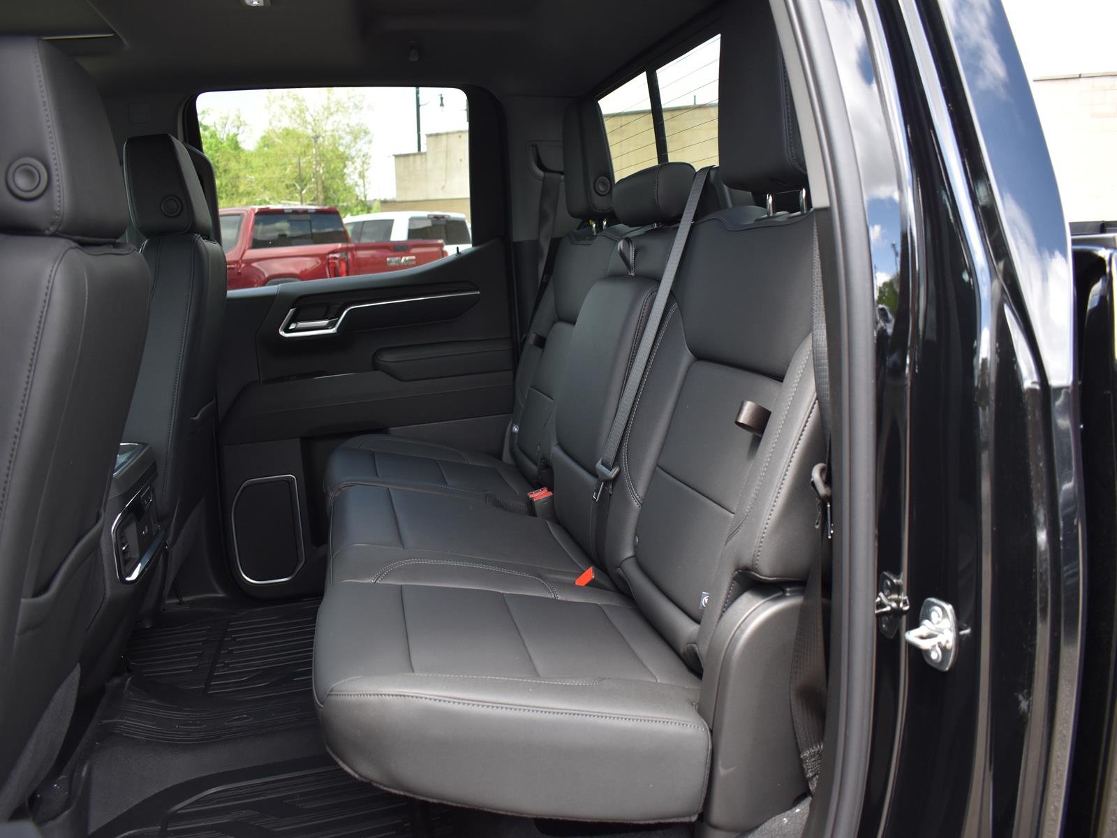 2026 GMC Sierra 1500 SLT - Photo 13