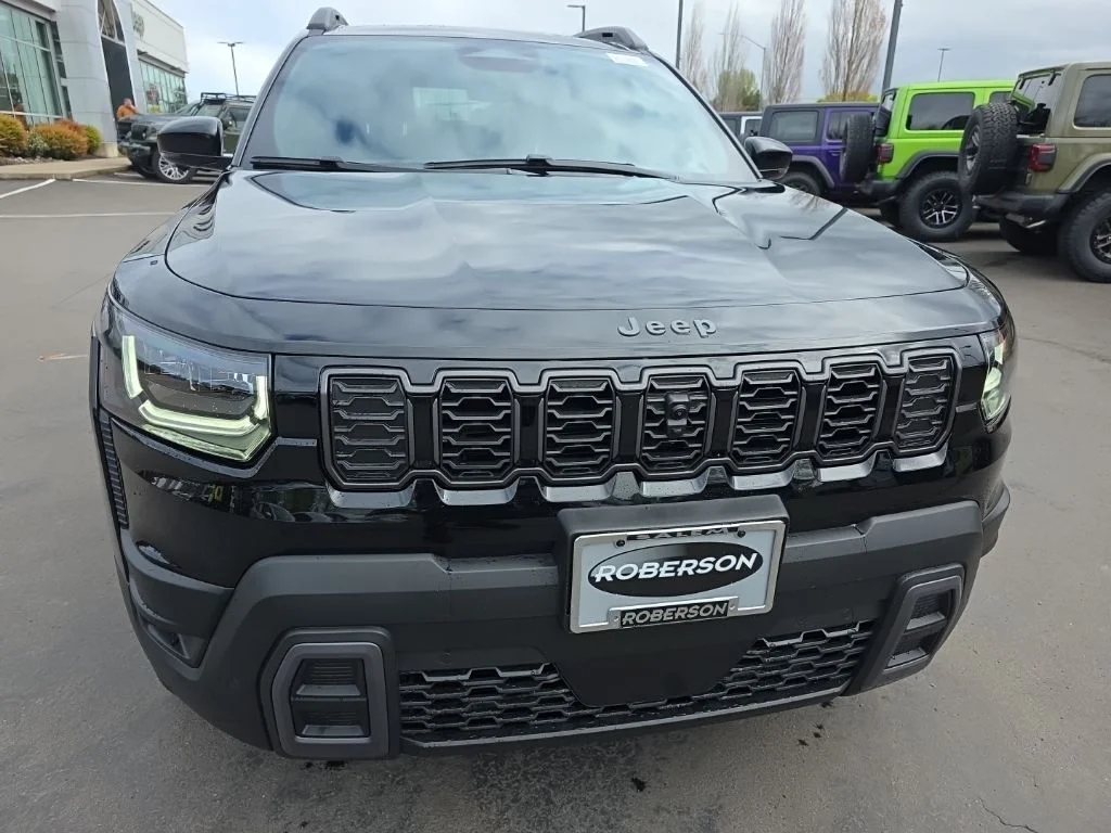 New 2026 Diamond Black Crystal Pearl-Coat Exterior Paint Jeep Overland image 8