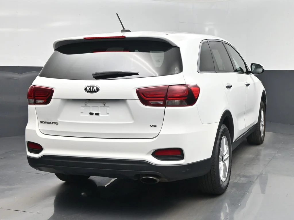 Used 2020 White Kia LX image 27