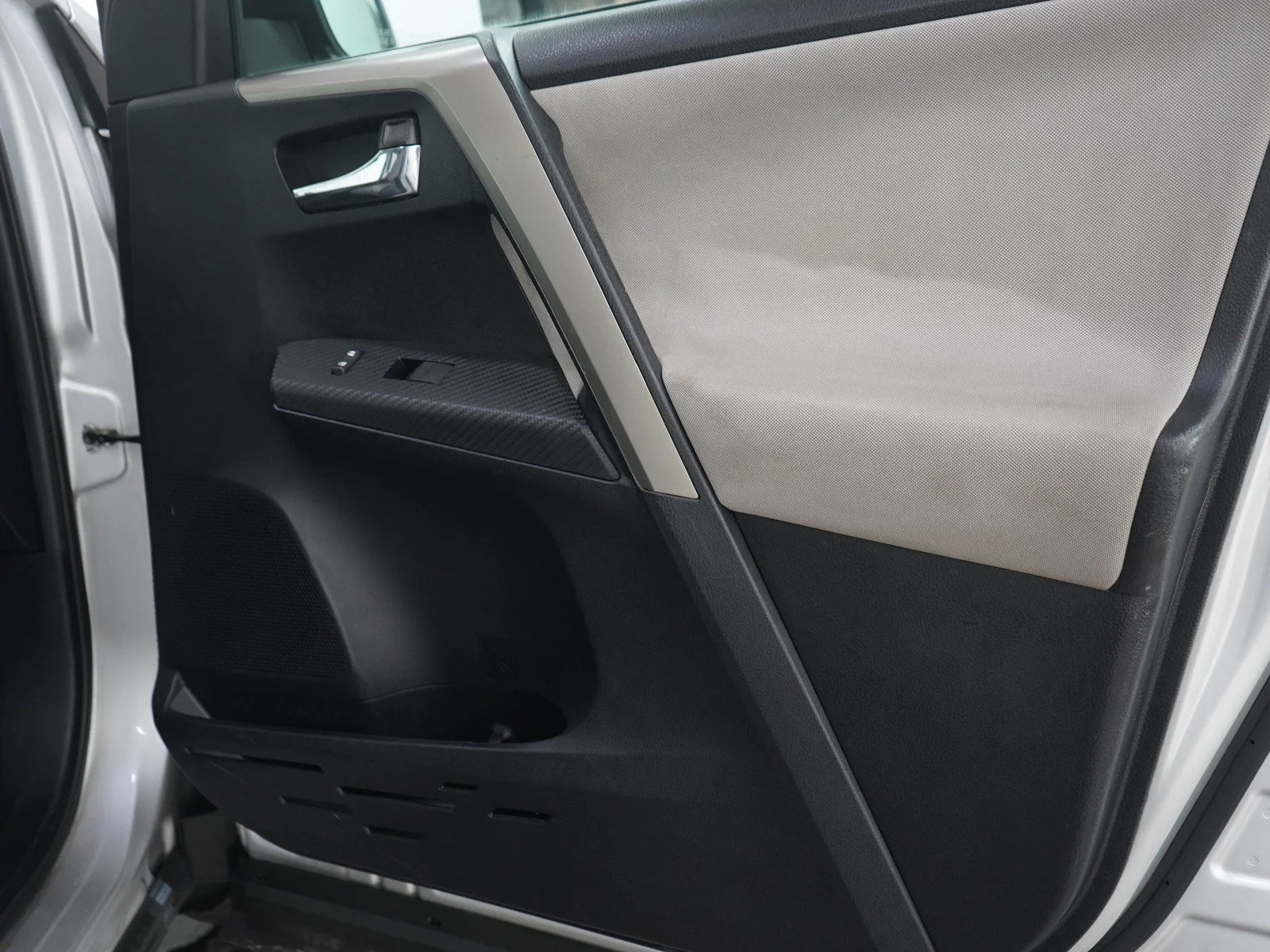 Used 2015  Toyota XLE image 9