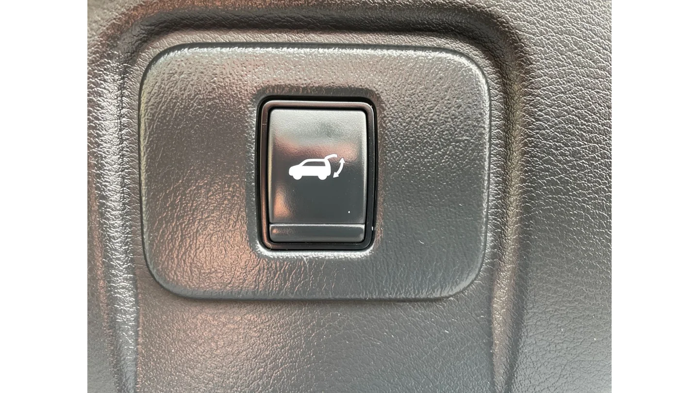 Used 2019 Silver Nissan SV image 17