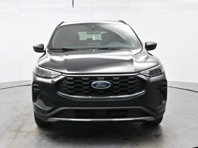 Used 2025 Agate Black Metal Ford ST-Line image 2
