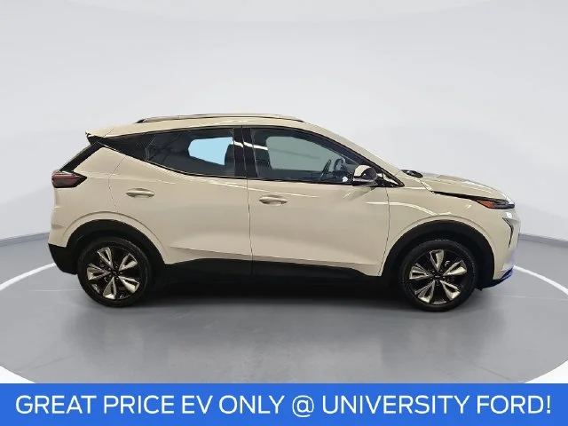 Used 2023 White Chevrolet LT image 2