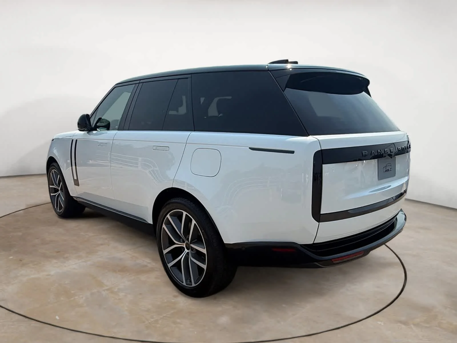 New 2026 Fuji White Land Rover P550e SWB image 3