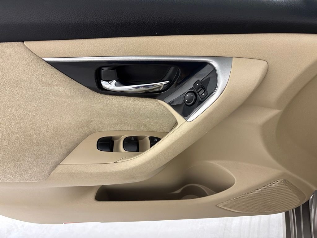 Used 2013 Beige Nissan 2.5 SV image 21