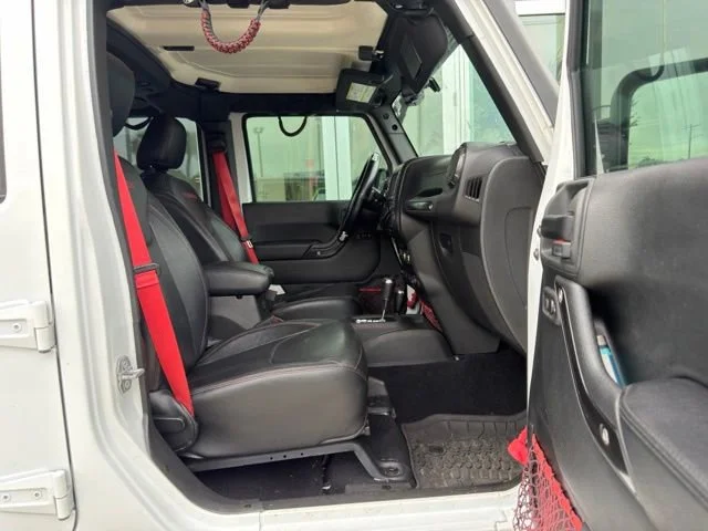 Used 2017 Bright White Clearcoat Jeep Rubicon Recon image 9