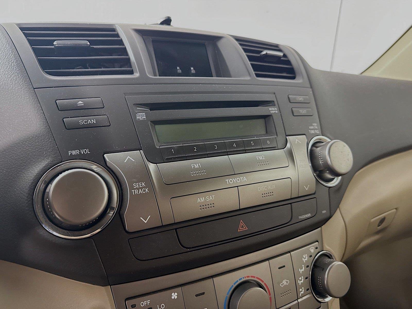 Used 2009 Salsa Red Pearl Toyota Base image 11