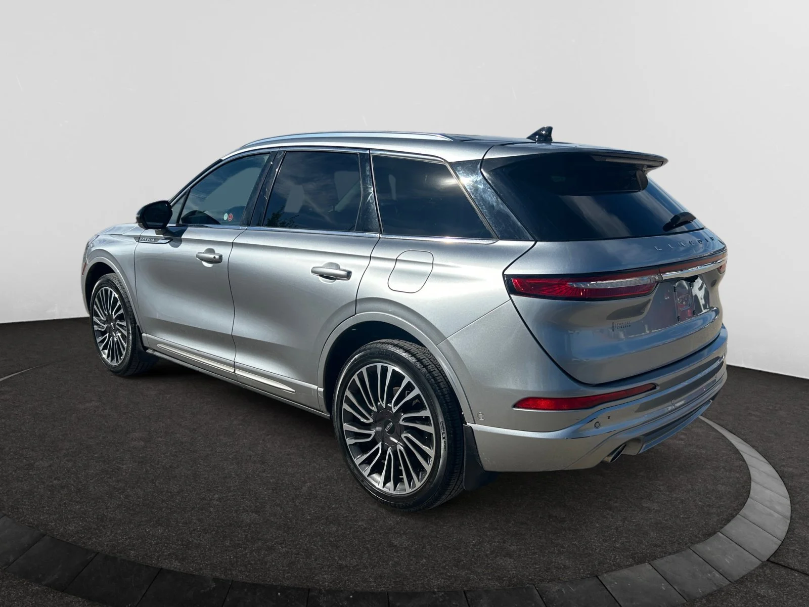 Used 2022 SILVER Lincoln RESERVE AWD image 3