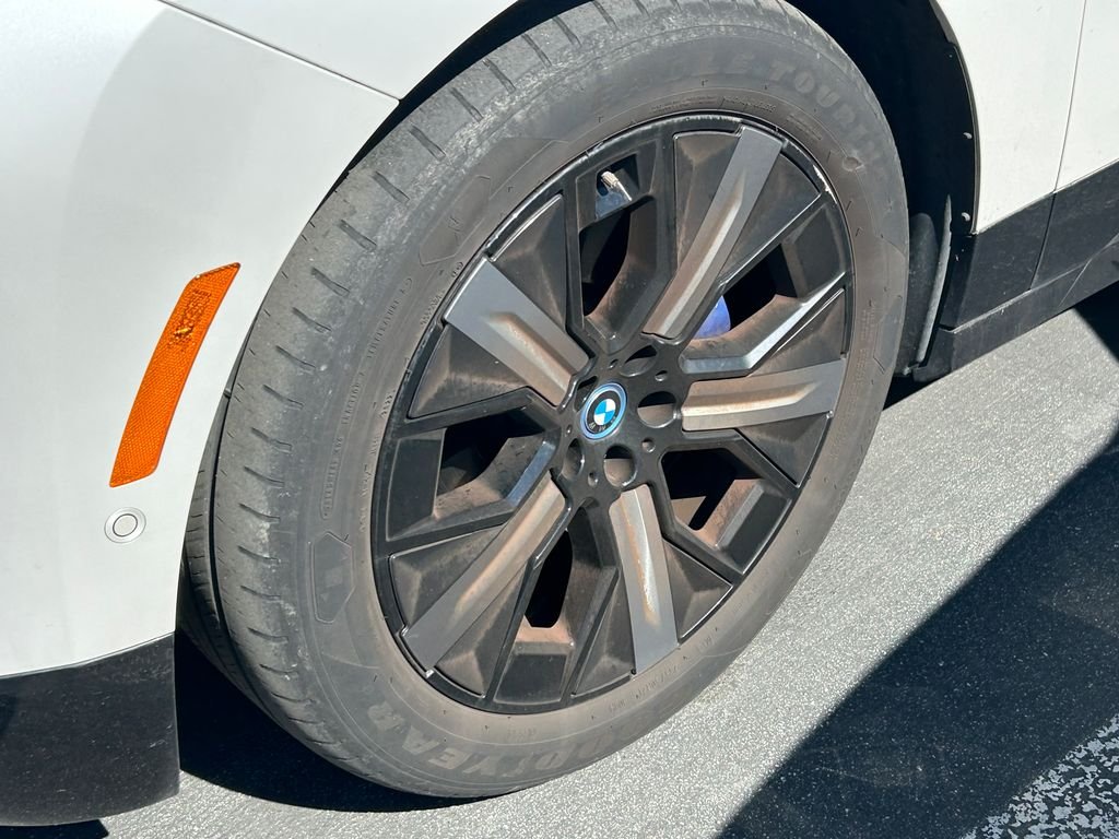 2023 BMW iX M60 photo 3