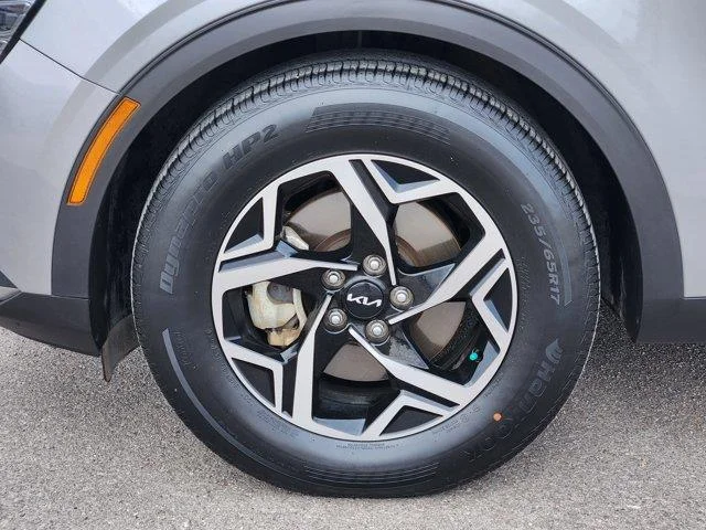 Used 2025 Gravity Gray KIA LX Front-Wheel Drive image 10