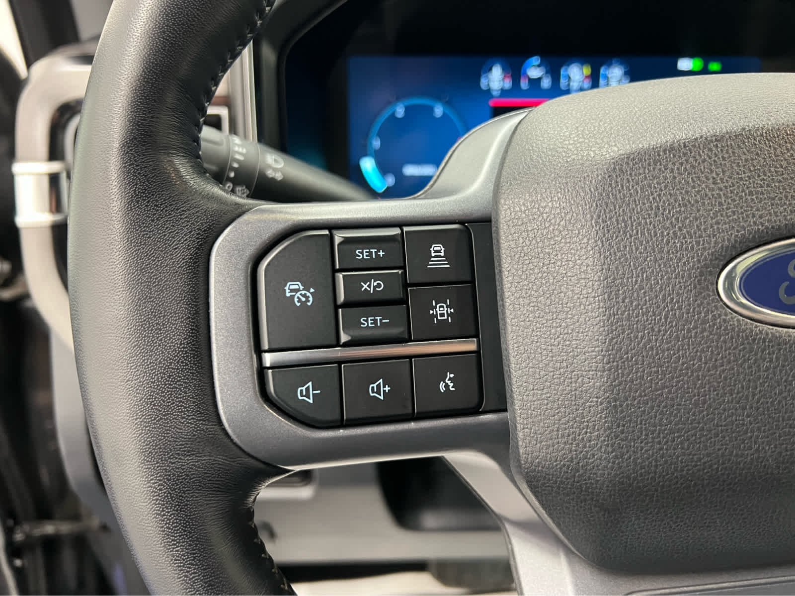 Used 2024 Carbonized Gray Metallic Ford LARIAT image 18