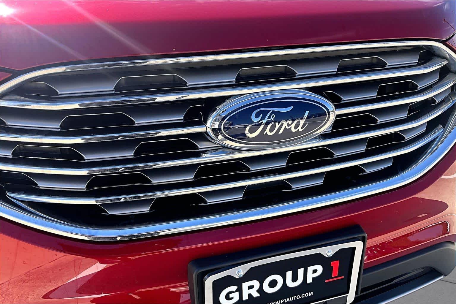 Used 2022 Rapid Red Metallic Tinted Clearcoat Ford SEL image 29