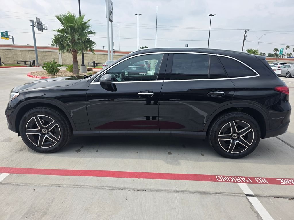 New 2026 Black Mercedes-Benz GLC 300 image 4