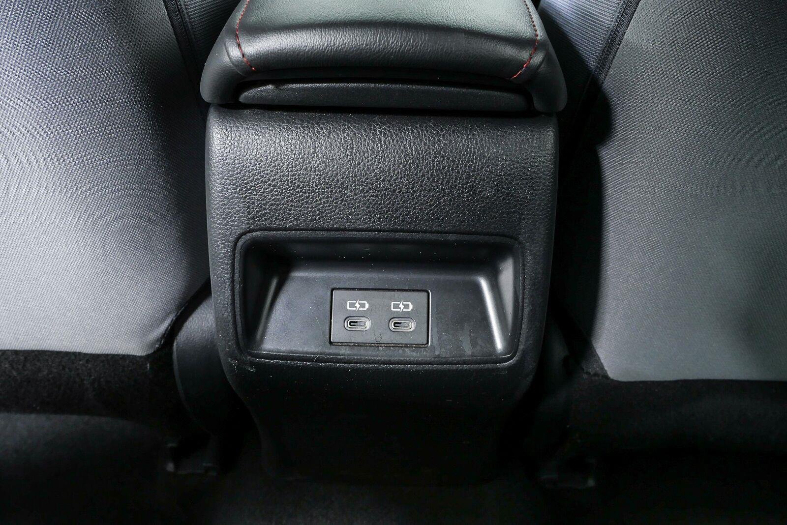 2025 Toyota Corolla SE - Photo 18