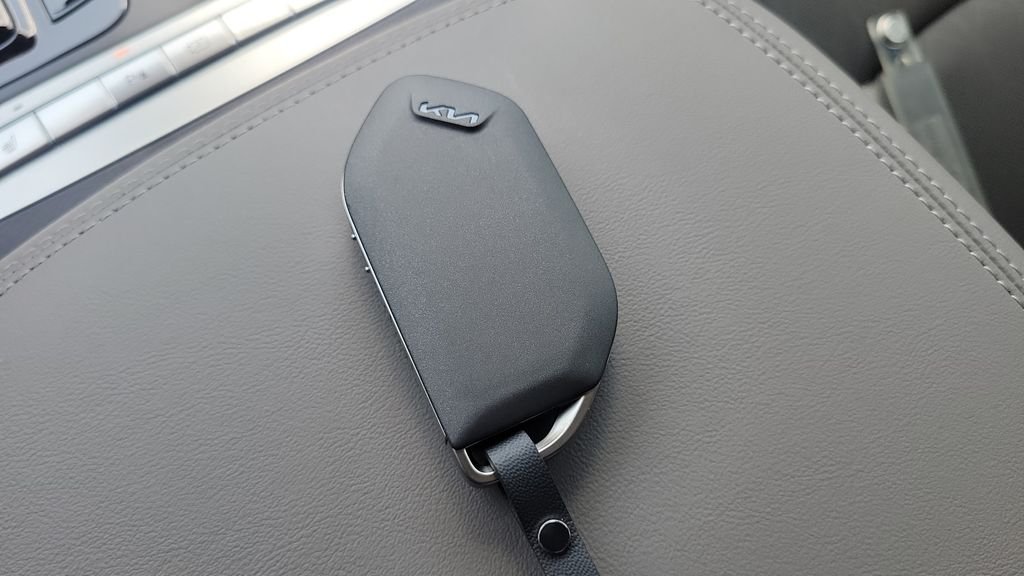 New 2026 Snow White Pearl Kia EX image 23