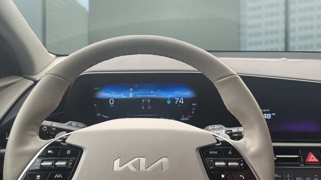 Used 2023 Green Kia Wind image 22