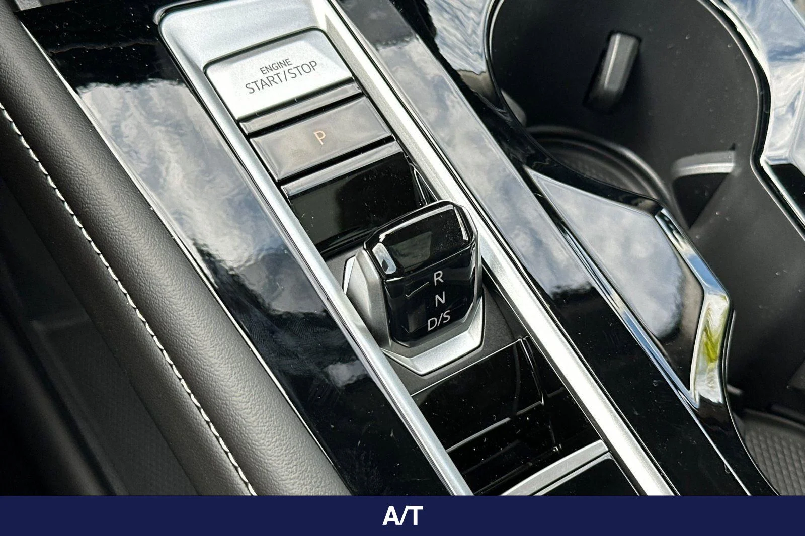 2026 Volkswagen Atlas SE w/Tech - Photo 19