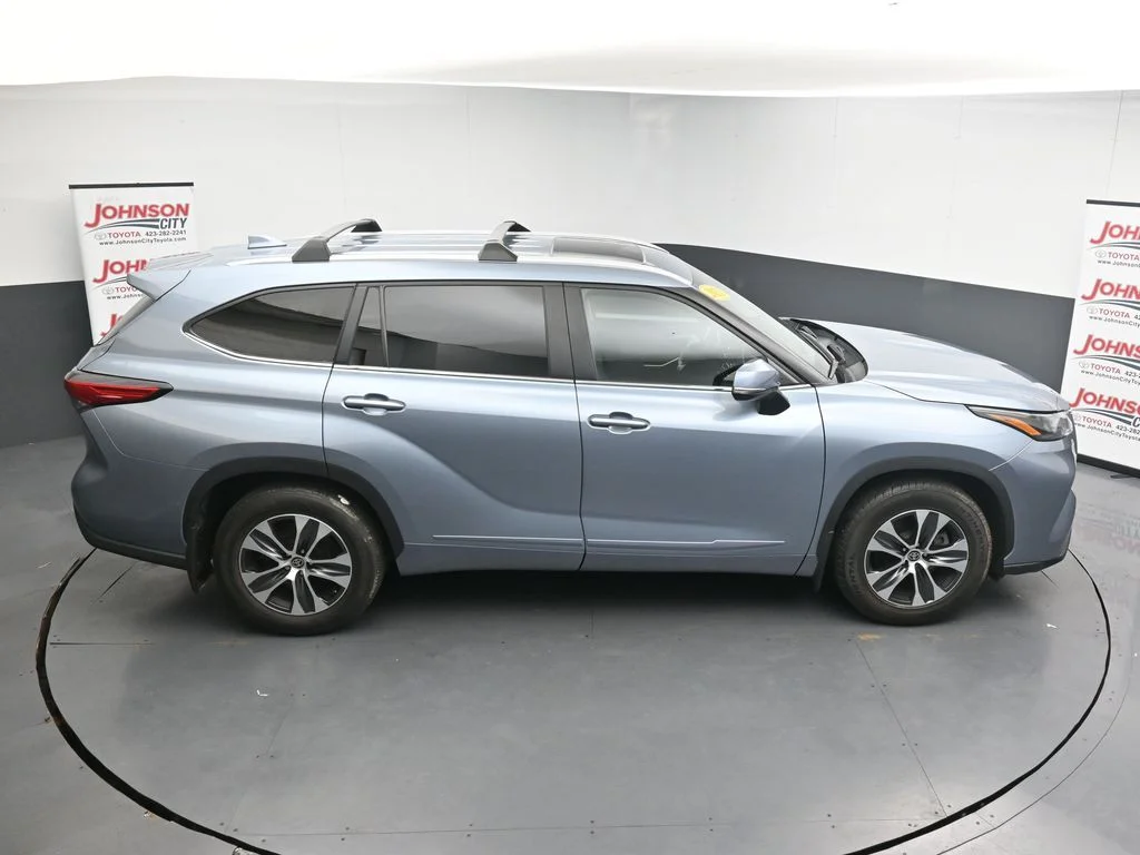 Used 2023  Toyota XLE image 35
