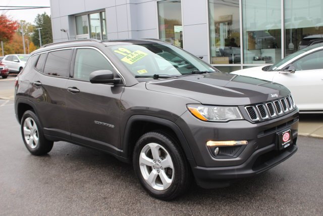 Used 2019 Gray Jeep Latitude image 1