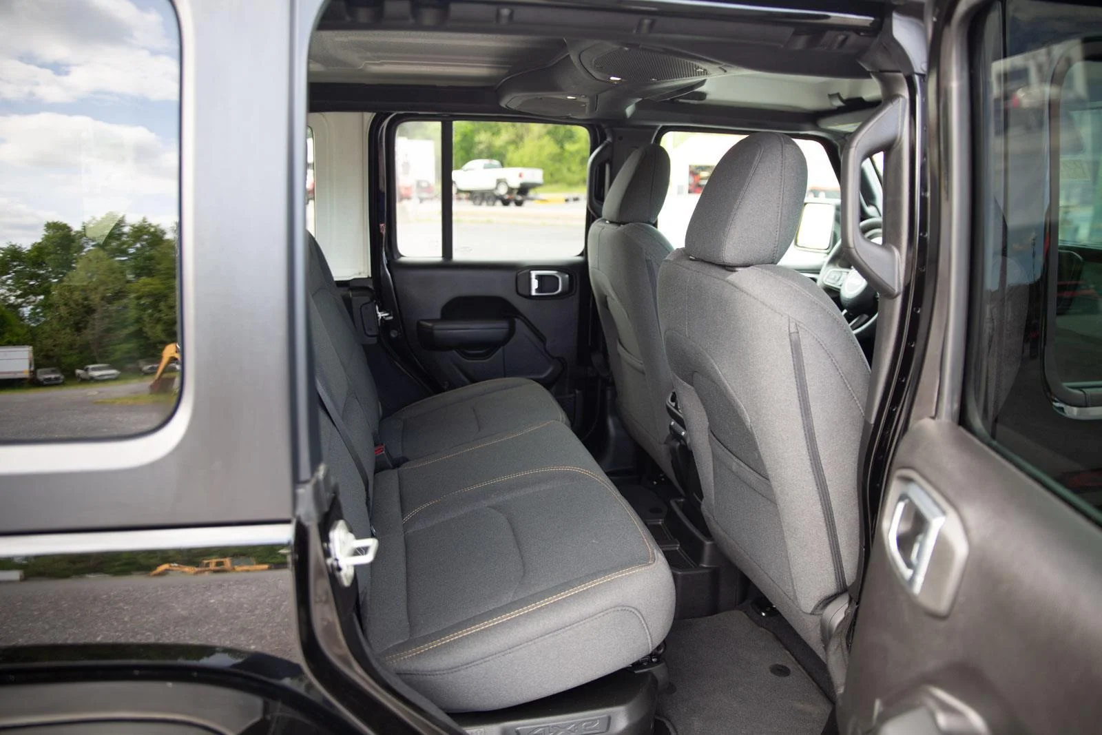 Used 2024 Black Clearcoat Jeep Sport S image 22