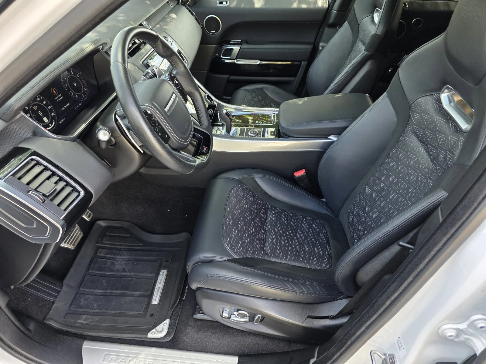 Certified Used 2022 Fuji White Land Rover SVR image 10