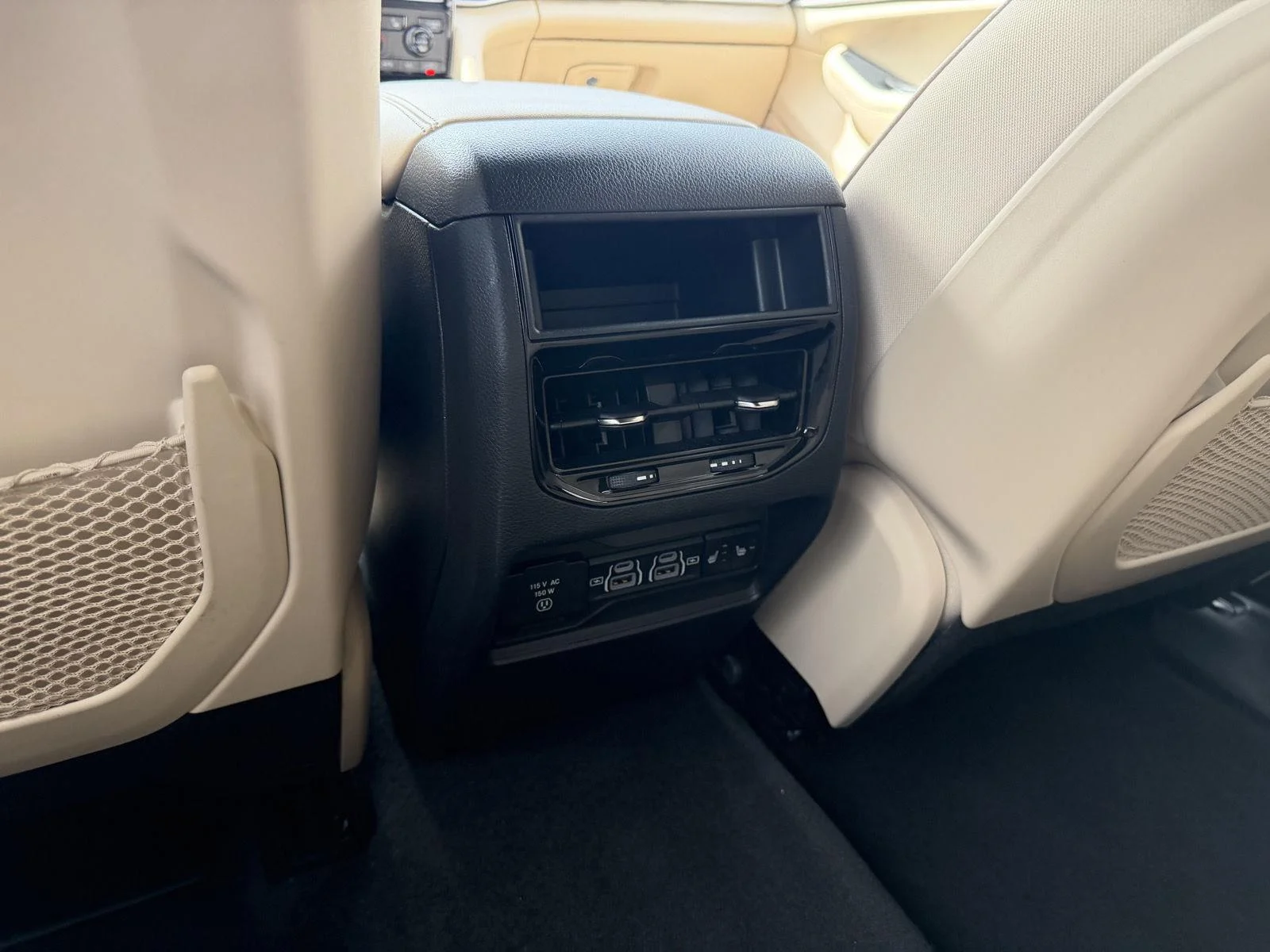 Used 2023 Diamond Black Crystal Pearlcoat Jeep Limited image 9