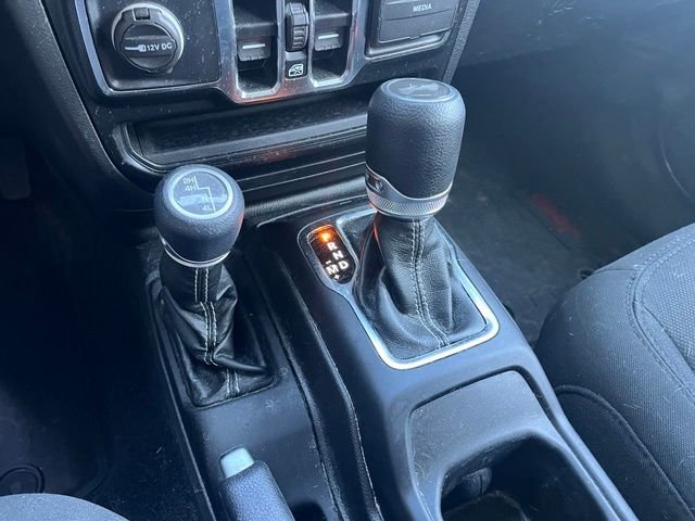 Used 2022 Crystal Metallic Jeep Unlimited Sahara image 17