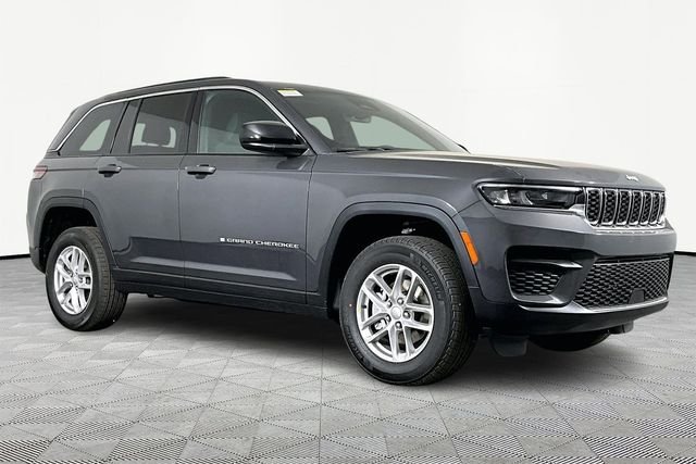 New 2026 Baltic Gray Metallic Clear-Coat Exterior Paint Jeep Laredo X image 3