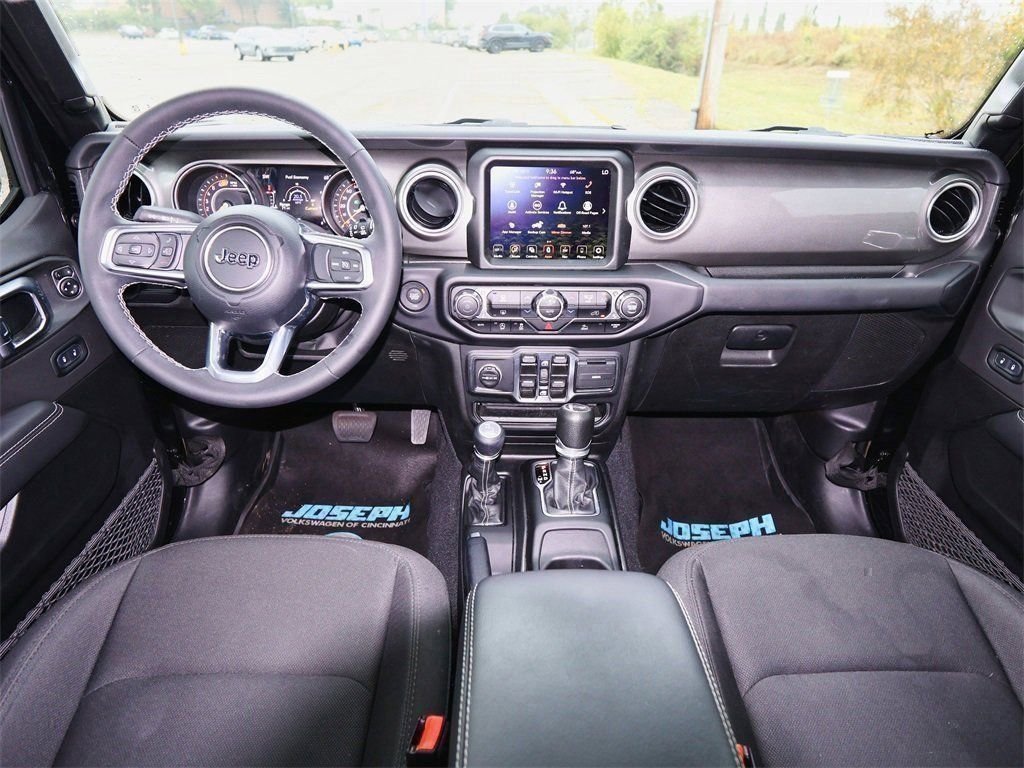 2023 Jeep Wrangler 4-Door Sahara - Photo 18