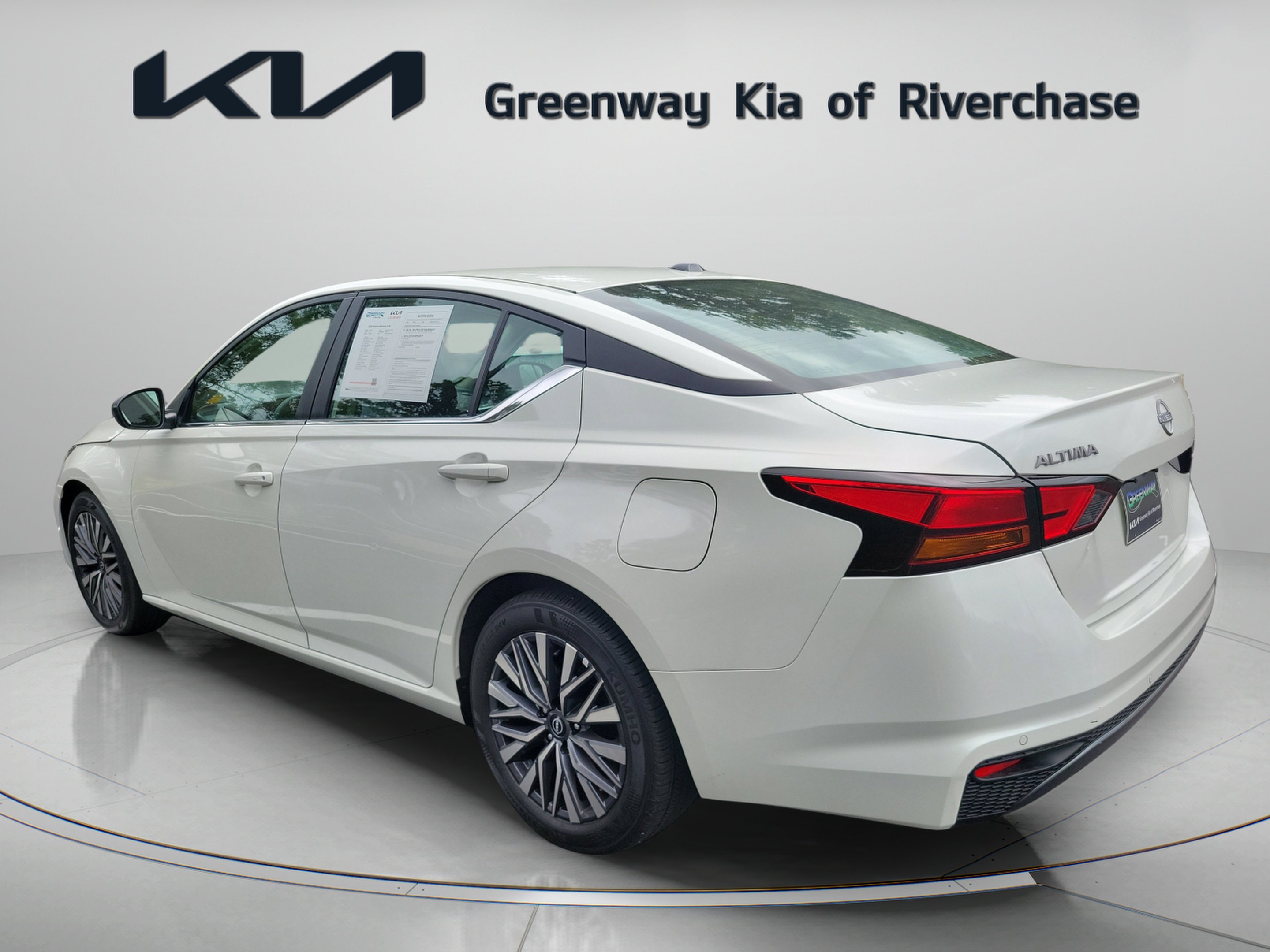 Used 2026 Pearl White Tricoat Nissan 2.5 SV image 4