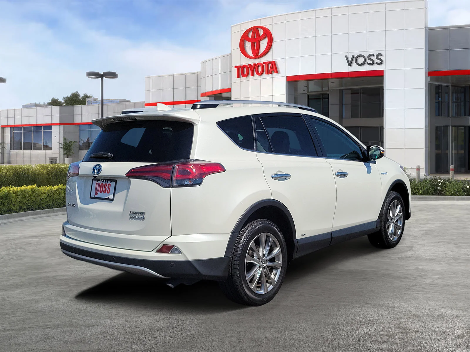 Used 2016 Blizzard Pearl Toyota Limited image 4