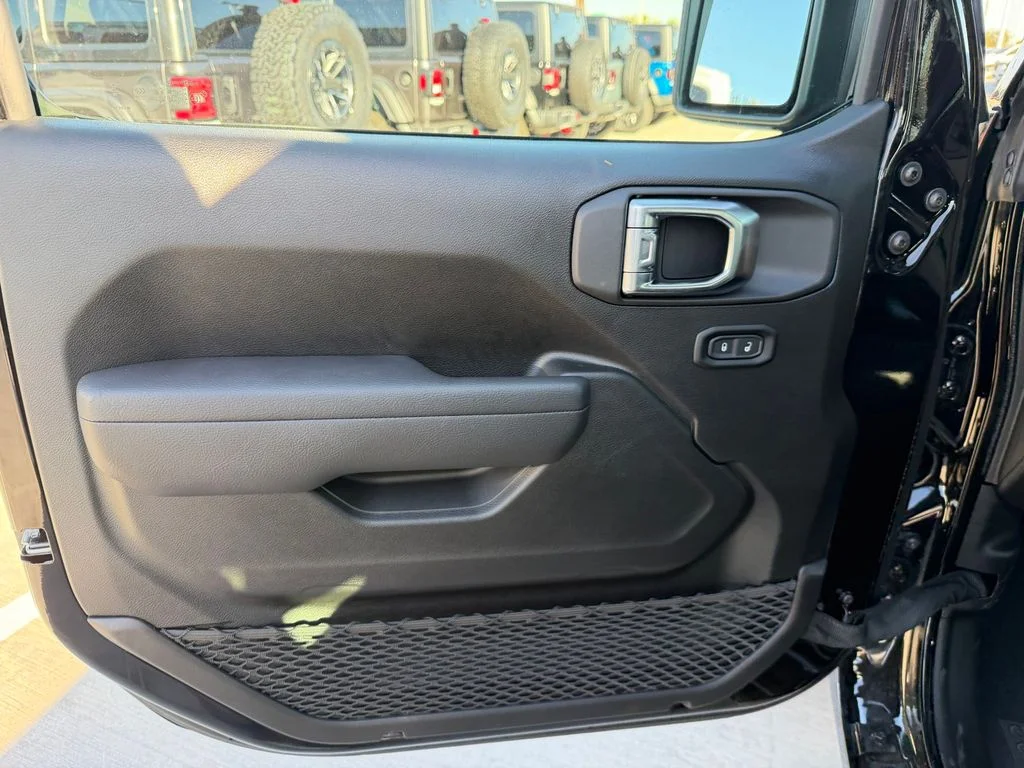 New 2026 Granite Crystal Metallic Clearcoat Jeep Texas Trail image 12