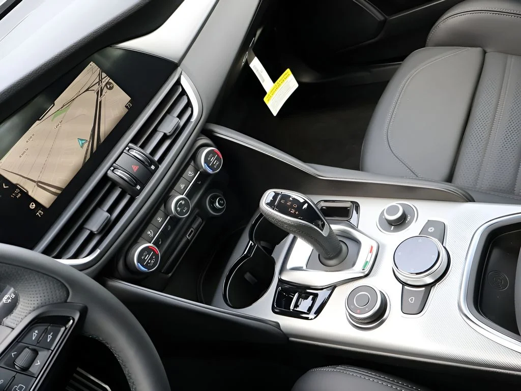 New 2026 Vesuvio Gray Metallic Alfa Romeo Base image 22