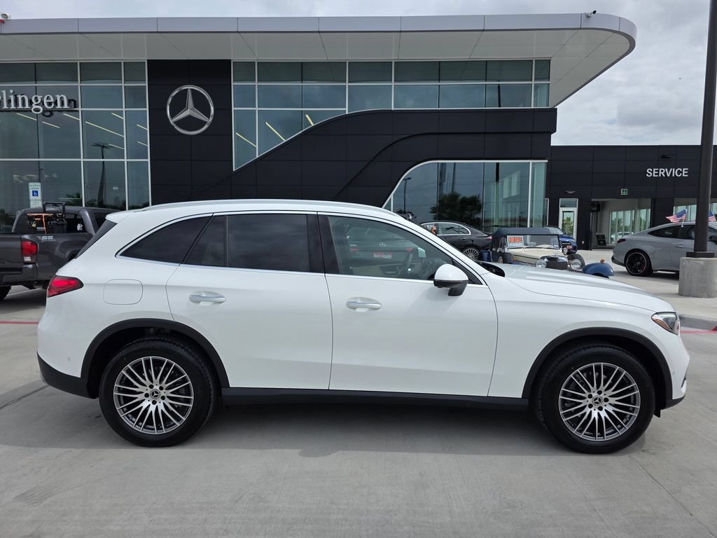 New 2026 Polar White Mercedes-Benz GLC 300 image 38