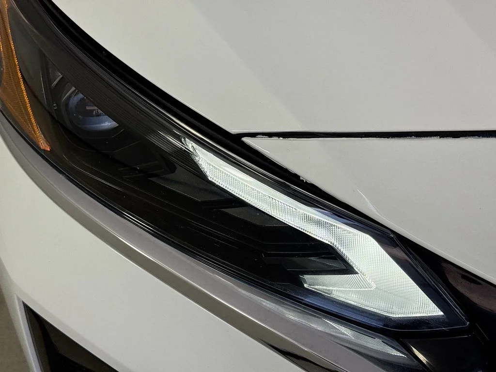 Used 2025 White Nissan 2.5 SV image 35