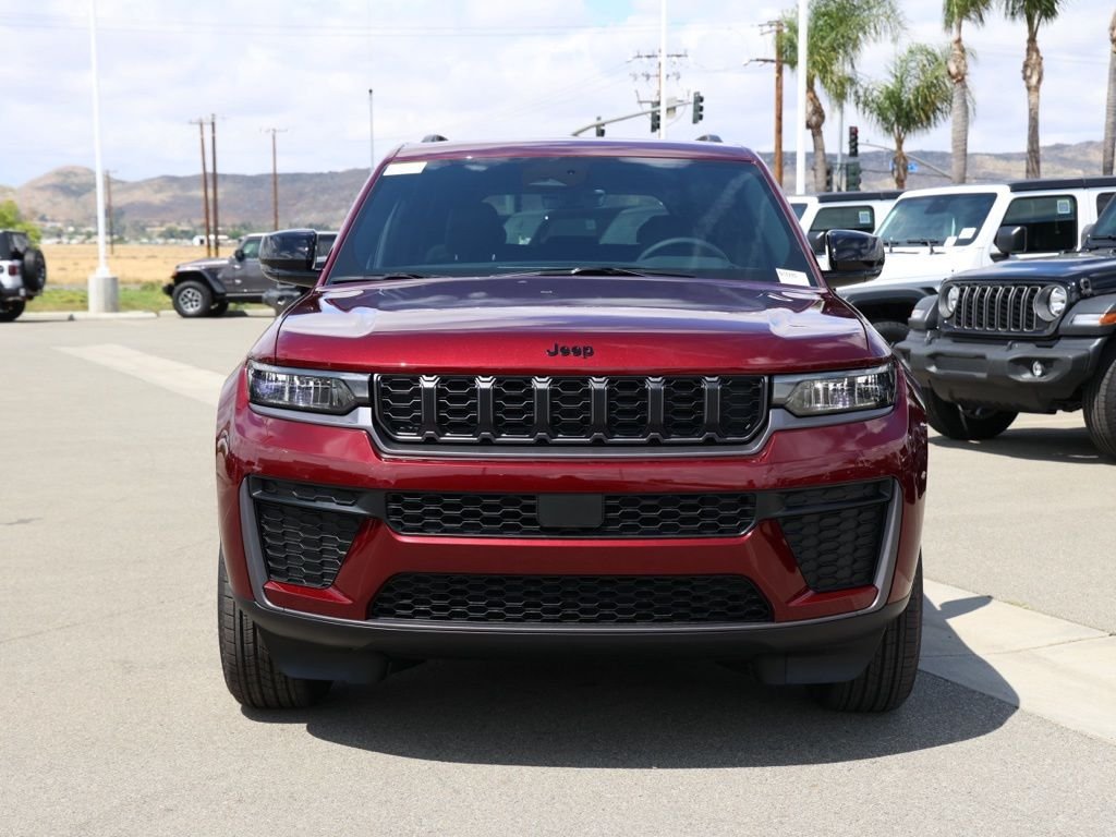 New 2026 Velvet Red Pearl-Coat Exterior Paint Jeep Laredo Altitude image 8