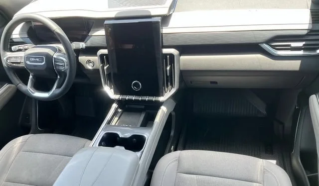 Used 2025 Summit White GMC Elevation image 18