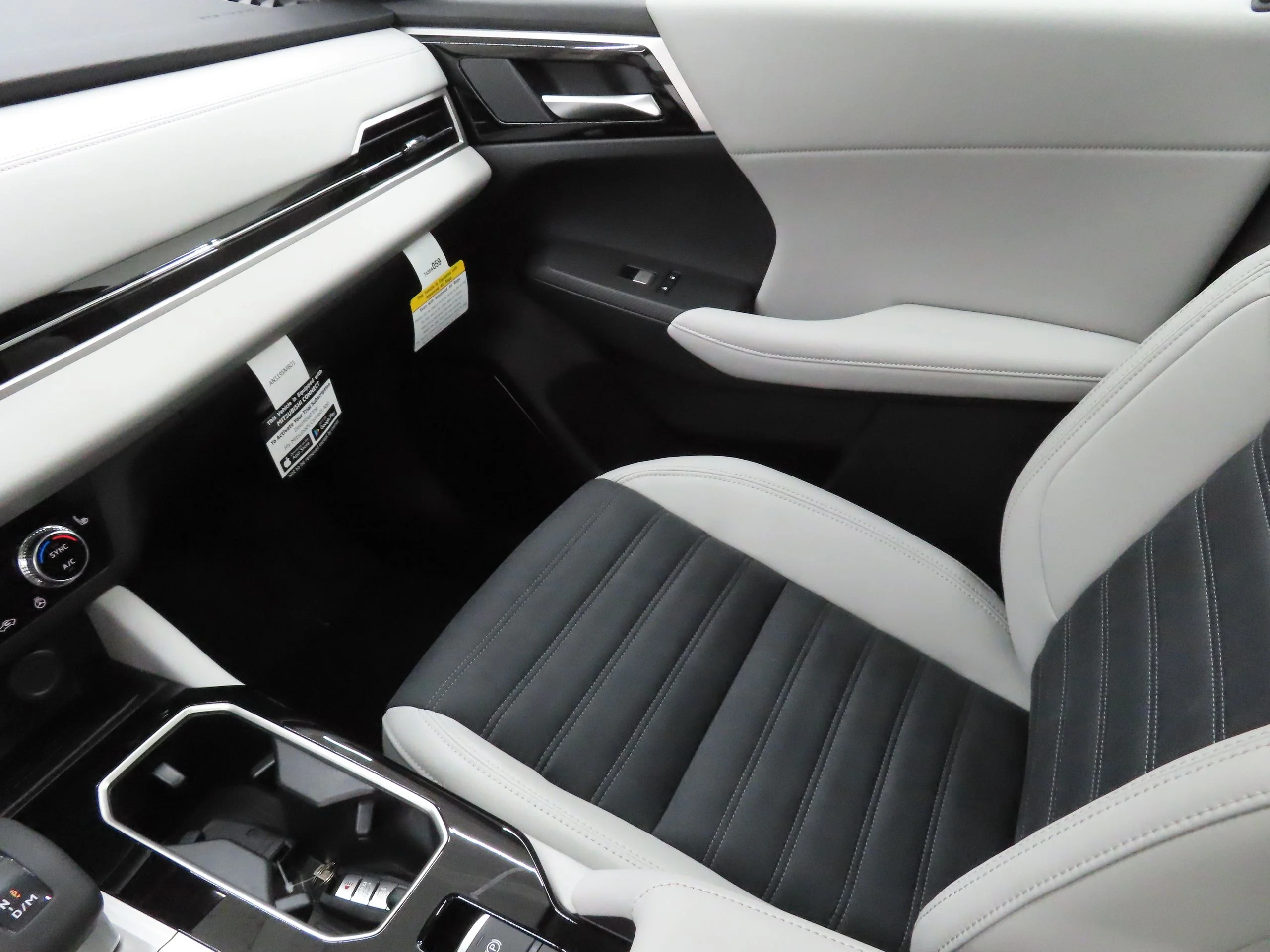 New 2026 Gray Mitsubishi SE image 16