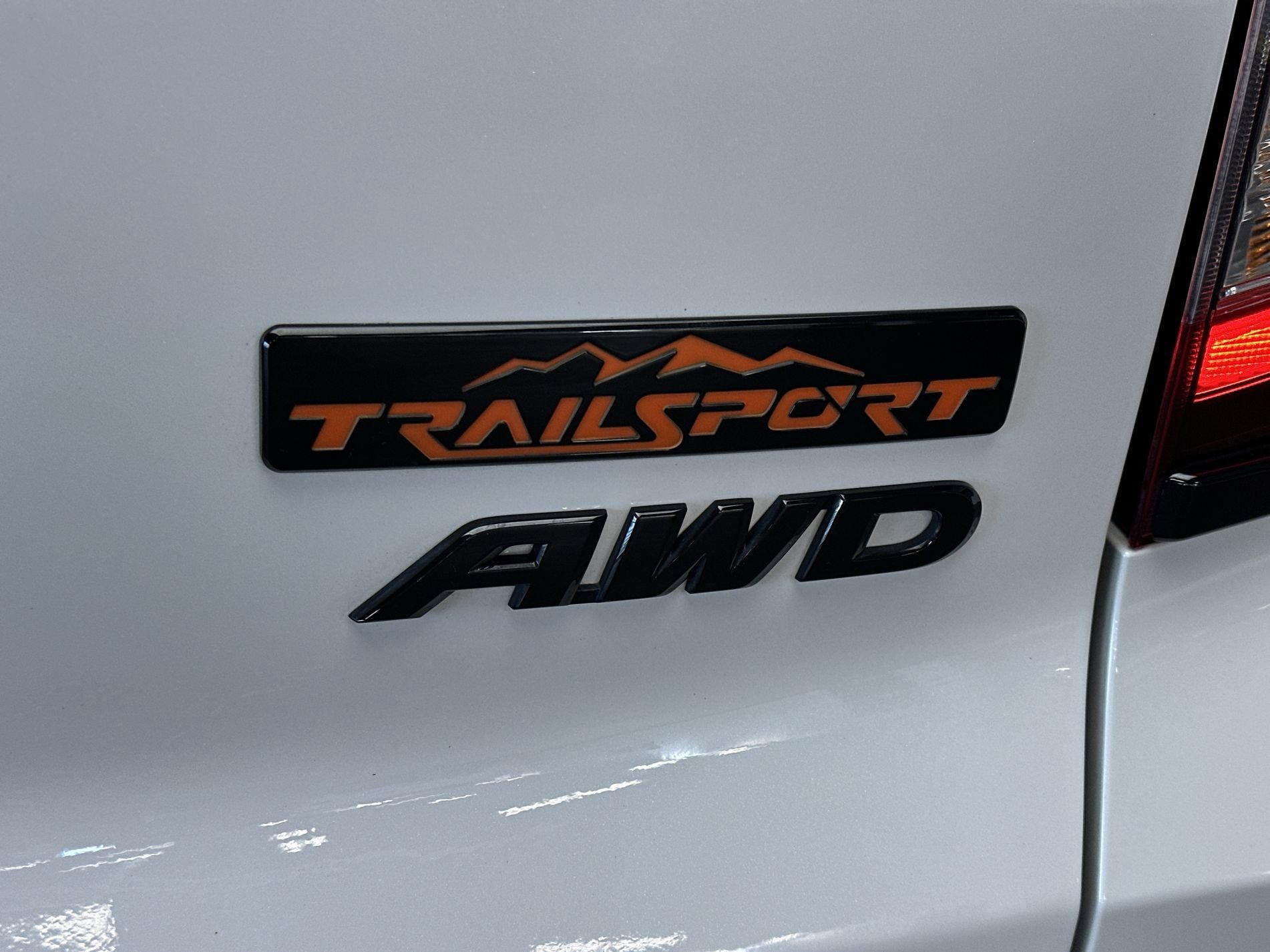 Used 2025 Platinum White Pearl Honda TrailSport image 23