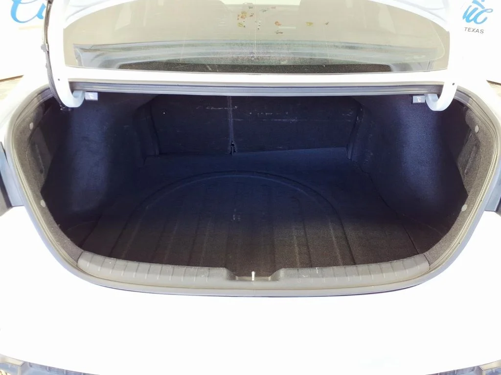 Used 2022 White Kia LXS image 11