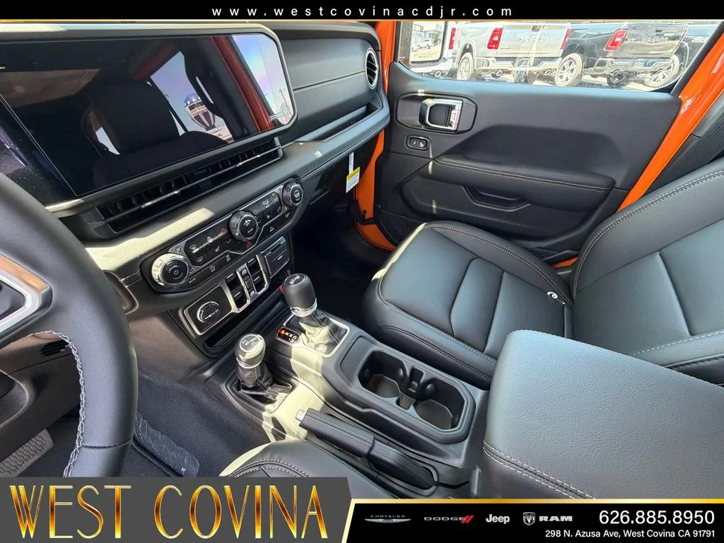 2025 Jeep Wrangler 4-Door Sahara - Photo 21