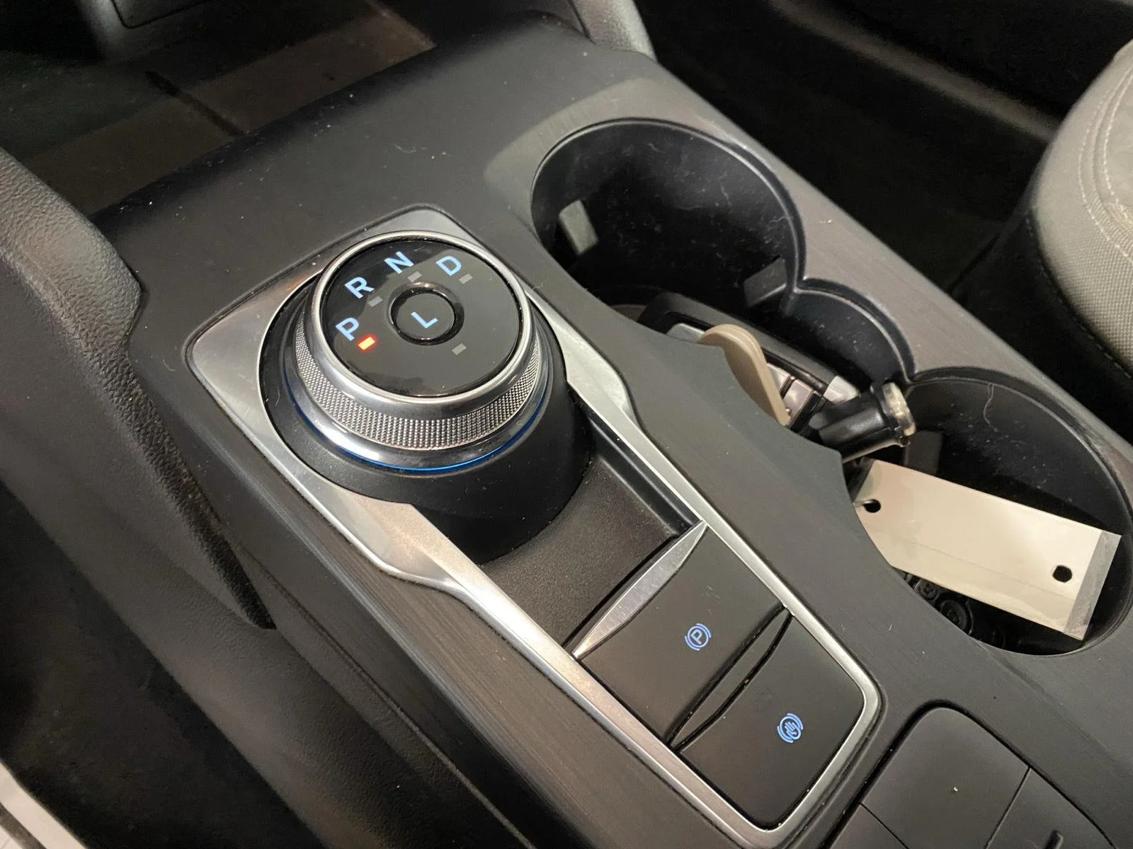 Used 2022 Oxford White Ford SE Hybrid image 16